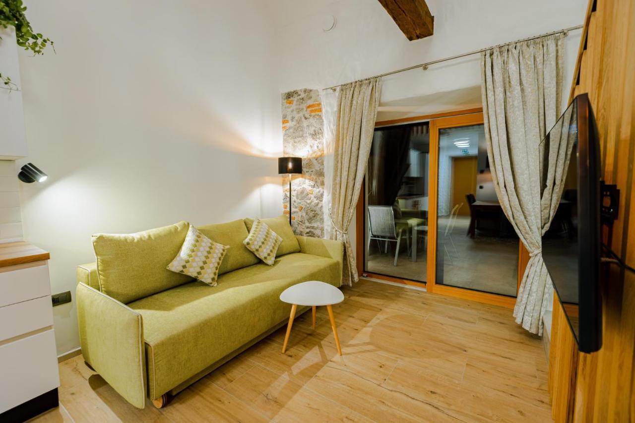 Resort Village Majer Gradac Bagian luar foto